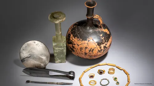 Mit Stilus, Volumen und Spiegel. Untersuchungen zur Verbreitung von Lesen und Schreiben bei Frauen aus dem römischen Reich anhand von Funden aus dem Grabkontext. project image